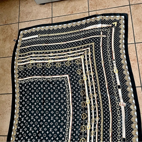 100% silk Black and White Monogram Wrap - Picture 5 of 14
